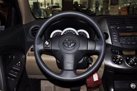   2012款丰田RAV4 2.0自动四驱炫装版到店实拍