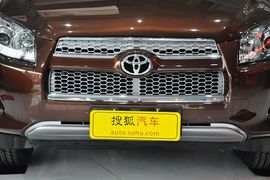   2012款丰田RAV4 2.0自动四驱炫装版到店实拍
