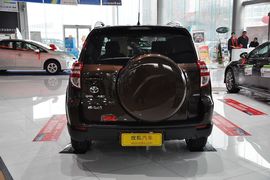   2012款丰田RAV4 2.0自动四驱炫装版到店实拍