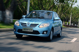   2012款长安悦翔V3试驾