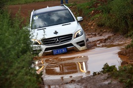   2012款奔驰ML350动感型试驾