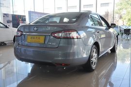   2012款奔腾B90 2.0L手动豪华型到店实拍