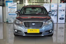   2012款奔腾B90 2.0L手动豪华型到店实拍