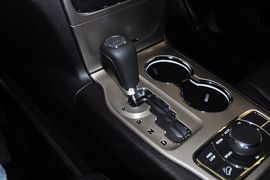   2013款JEEP大切诺基3.6L舒享导航版到店实拍