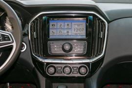   2016款江铃驭胜S350 2.0T 四驱自动汽油超豪华版5座