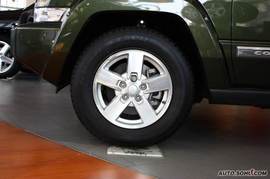   2009款吉普指挥官5.7L HEMI