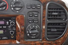 2013款四川现代康恩迪3.9L手动豪华型17座