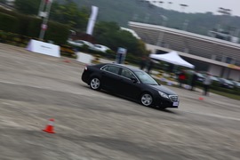   2014款奔腾B90 1.8T尊贵型试驾实拍
