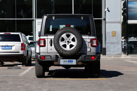2018款 Jeep牧马人 2.0T Sahara 四门版