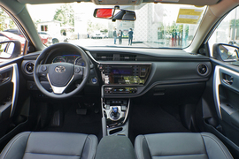   2020款丰田卡罗拉双擎E+ 1.8L E-CVT 舒适版