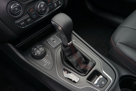   2020款 Jeep自由光 2.0T 四驱高性能旗舰版