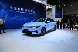   小鹏P5 上海车展实拍