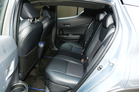   2021款丰田C-HR  2.0L CVT 豪华版