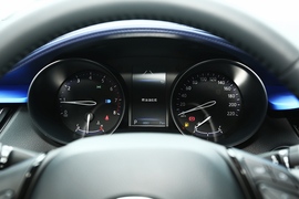   2021款丰田C-HR  2.0L CVT 豪华版
