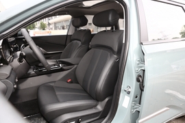   2021款宝骏Valli 1.5T 大理天空 CVT尊享型