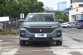   2021款宝骏Valli 1.5T 大理天空 CVT尊享型