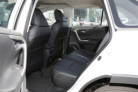   2022款丰田RAV4荣放 2.0L CVT两驱风尚Plus版