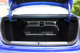   2022款标致408 1.6T顶配型