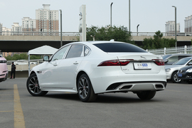   2022款捷豹XFL 2.0T P250 两驱精英运动版