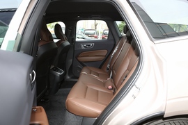   2023款沃尔沃XC60 B5 四驱智远豪华版