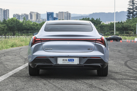   2022款哪吒S 纯电 715km 后驱大版
