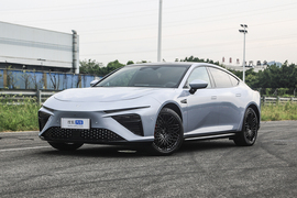   2022款哪吒S 纯电 715km 后驱大版