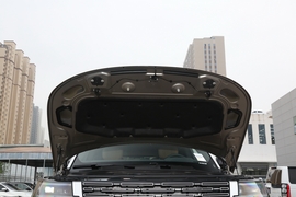   2023款路虎揽胜 3.0 L6 400PS 典范加长版