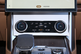   2023款路虎揽胜 3.0 L6 400PS 典范加长版