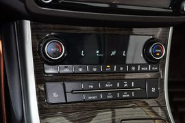   2014款哈弗H8 2.0T四驱豪华型