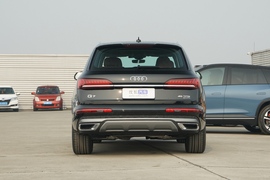   2023款奥迪Q7 45 TFSI quattro S line运动型