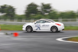   试驾标致全新RCZ和RCZR