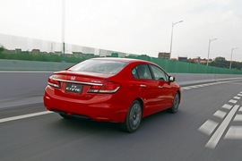   2014款本田思域1.8L/2.4L试驾实拍