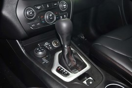   2014款Jeep自由光3.2L高性能版