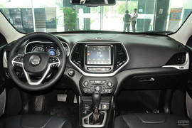   2014款Jeep自由光3.2L高性能版