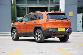  2014款Jeep自由光3.2L高性能版