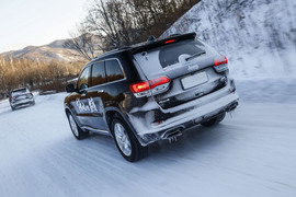   2015款Jeep大切诺基尊悦版冰雪试驾实拍