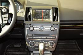 2015款路虎神行者2 2.0T Si4 HSE Luxury汽油版