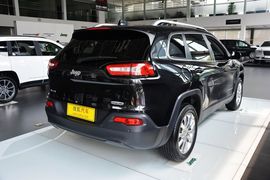   2014款Jeep自由光2.4L豪华版
