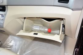  2015款比亚迪M6 2.4L自动豪华型到店实拍