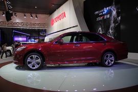   丰田皇冠2.0T 成都车展实拍