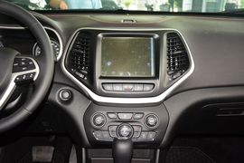   2014款Jeep自由光2.4L高性能版