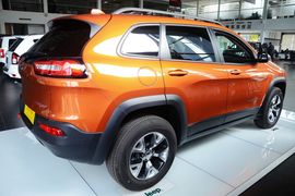   2014款Jeep自由光2.4L高性能版