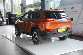   2014款Jeep自由光2.4L高性能版