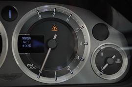   2010款阿斯顿马丁V8 Vantage敞篷版