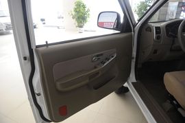   2010款陆风X6 2.0L超值版实拍
