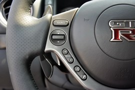   2015款日产GT-R 3.8T动感酷黑内饰版