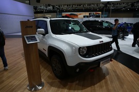   Jeep自由侠75周年 成都车展实拍