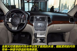   2011款Jeep大切诺基 3.6L豪华版到店图解