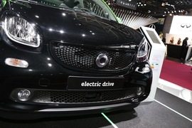   smart forfour电动 巴黎车展实拍
