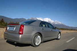   2011款凯迪拉克SLS赛威2.0T试驾